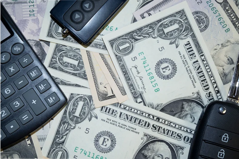 Car keys, a calculator, and US dollar bills